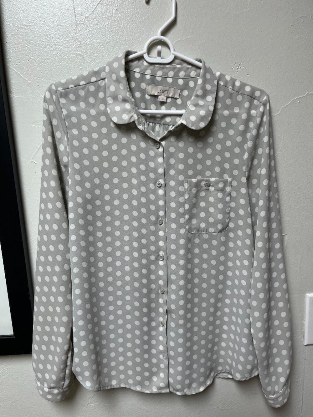 LOFT gray and white polka-dot button-up shirt with a classic Peter Pan collar